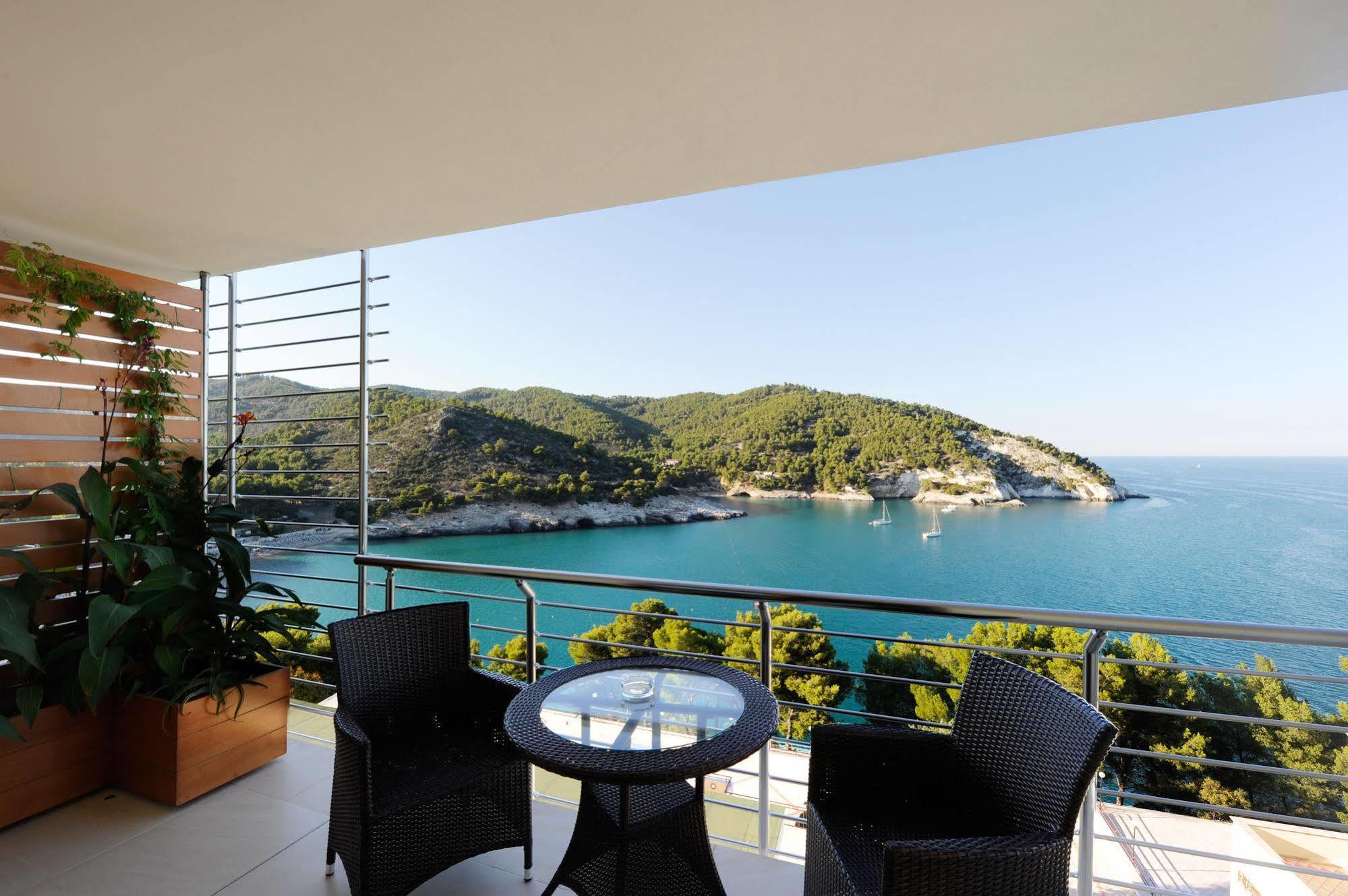 Pugnochiuso Resort - Hotel Del Faro Екстериор снимка